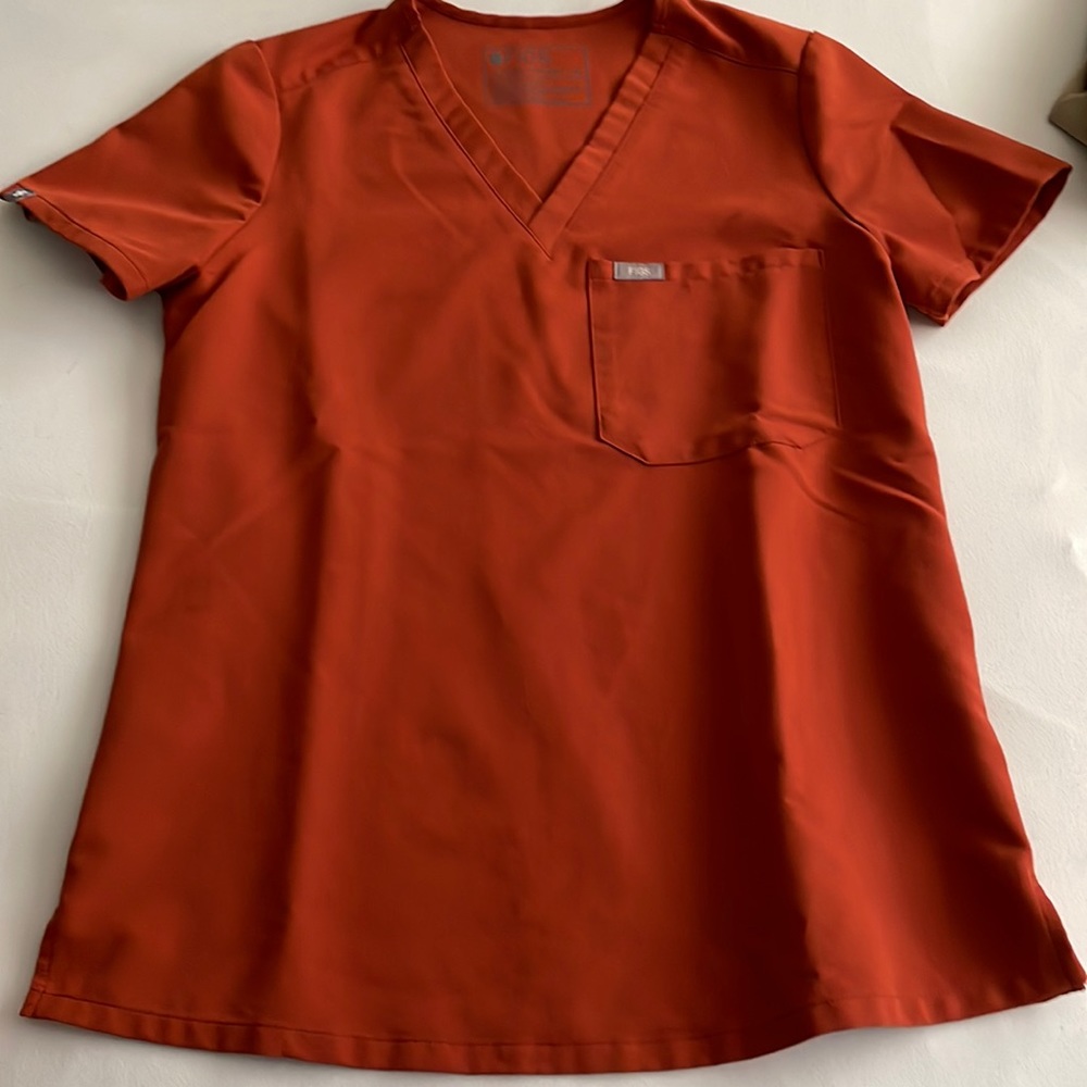 FIGS auburn catarina one pocket top and auburn yola high waisted skinny pants